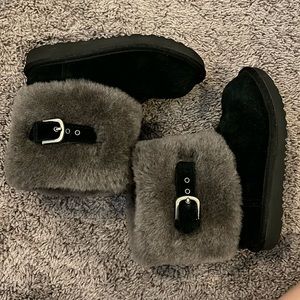 Girls size 1 UGG boots.